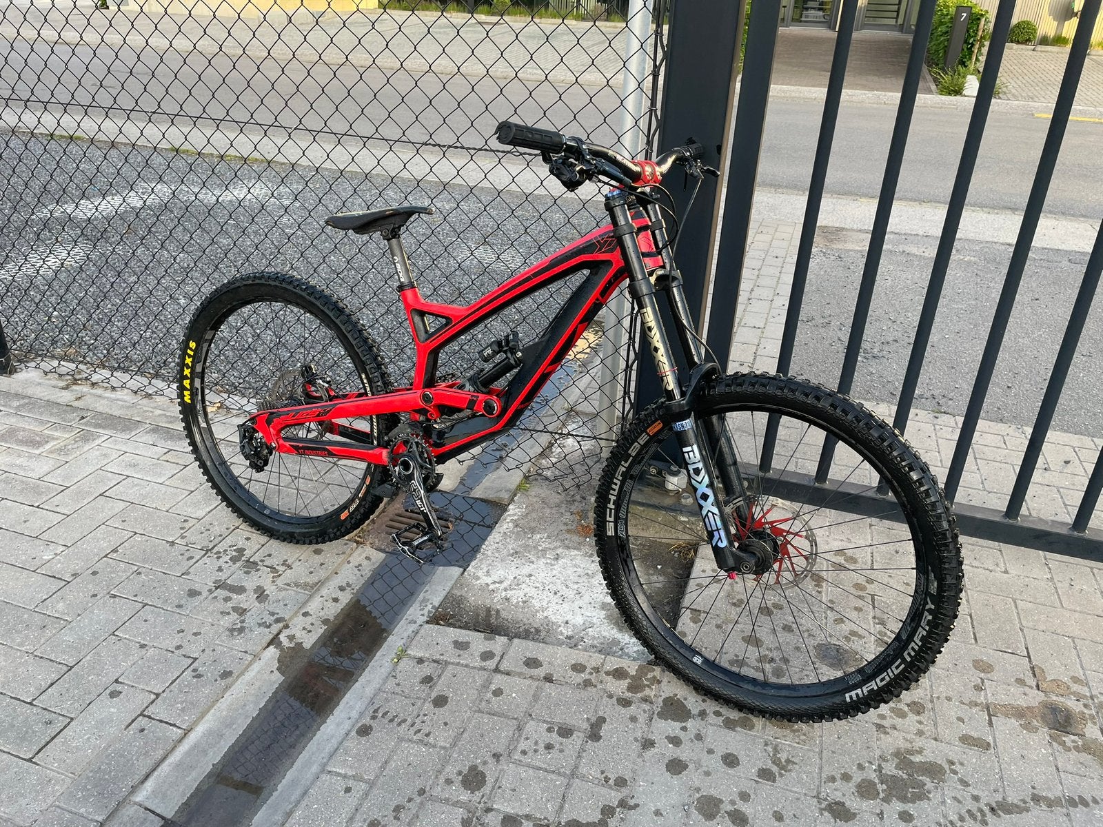 VTT de descente YT Tües CF PRO en carbone, Vélos & Vélomoteurs, Enlèvement, Comme neuf