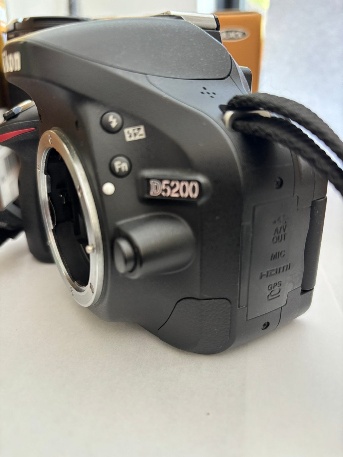 Nikon D5200 + 2 VR lenzen, Ophalen, Spiegelreflex, Oplader, Zo goed als nieuw