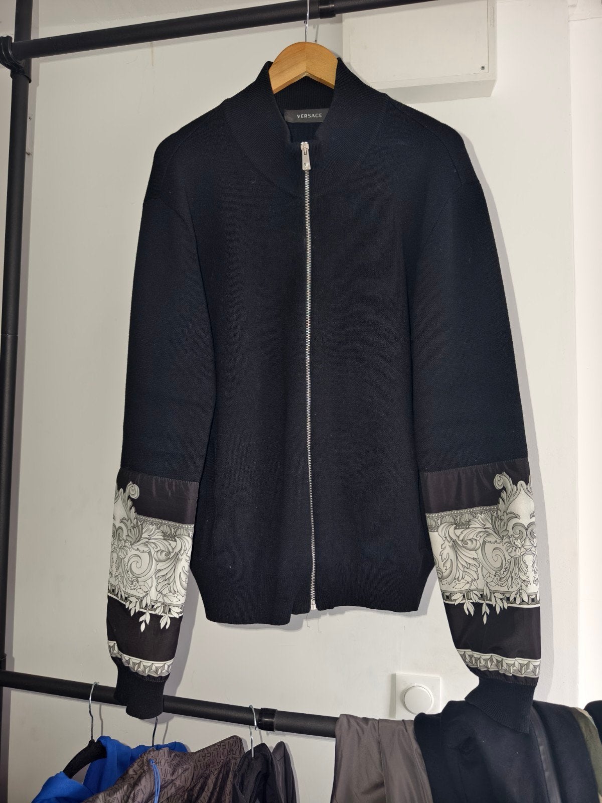 Versace homme, Enlèvement ou Envoi