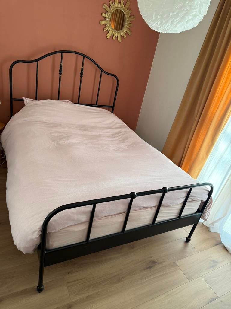 Ikea metalen bed, Huis en Inrichting, Ophalen, Zo goed als nieuw