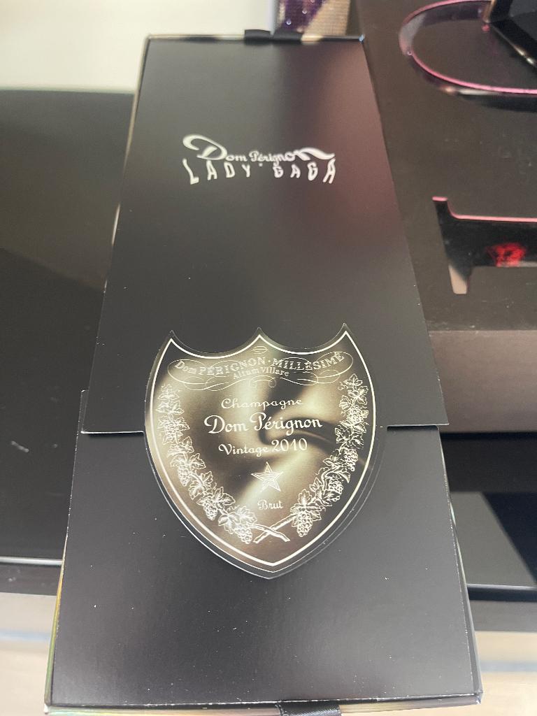 Dom Pérignon x Lady Gaga Vintage 2010 Limited Edition, Verzamelen, Ophalen, Nieuw