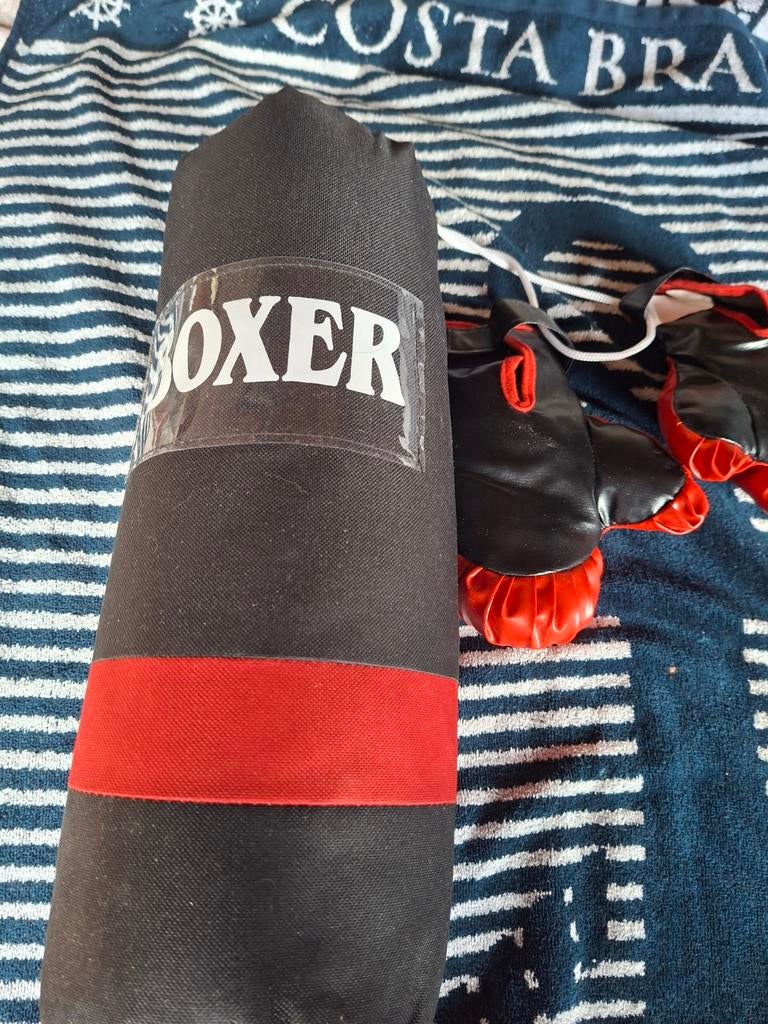 Cousin de boxe ave. Deux gants, Ophalen
