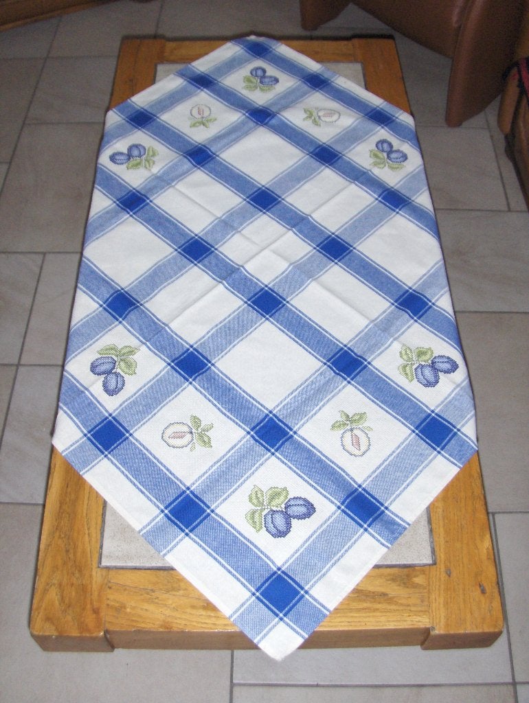 Nappe carrée neuve et brodée main. 85 cm x 85 cm., Nappe, Enlèvement ou Envoi, Neuf, Carré