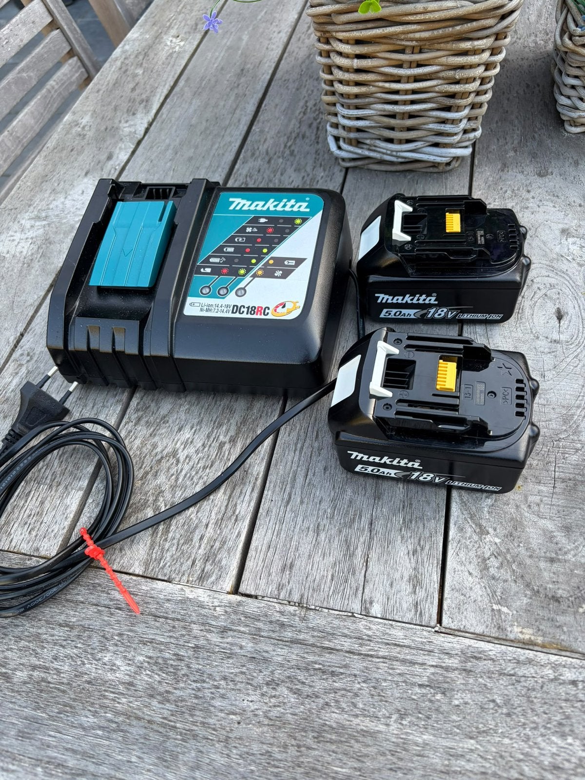 Makita maaier+5Ah accu+enkele lader, Tuin en Terras, Ophalen, Zo goed als nieuw