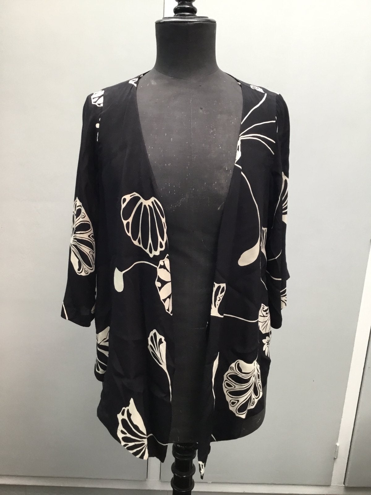 Vestje zwart met witte bloemen Styles by Steps medium, Ophalen of Verzenden, Gedragen, Maat 38/40 (M), Zwart