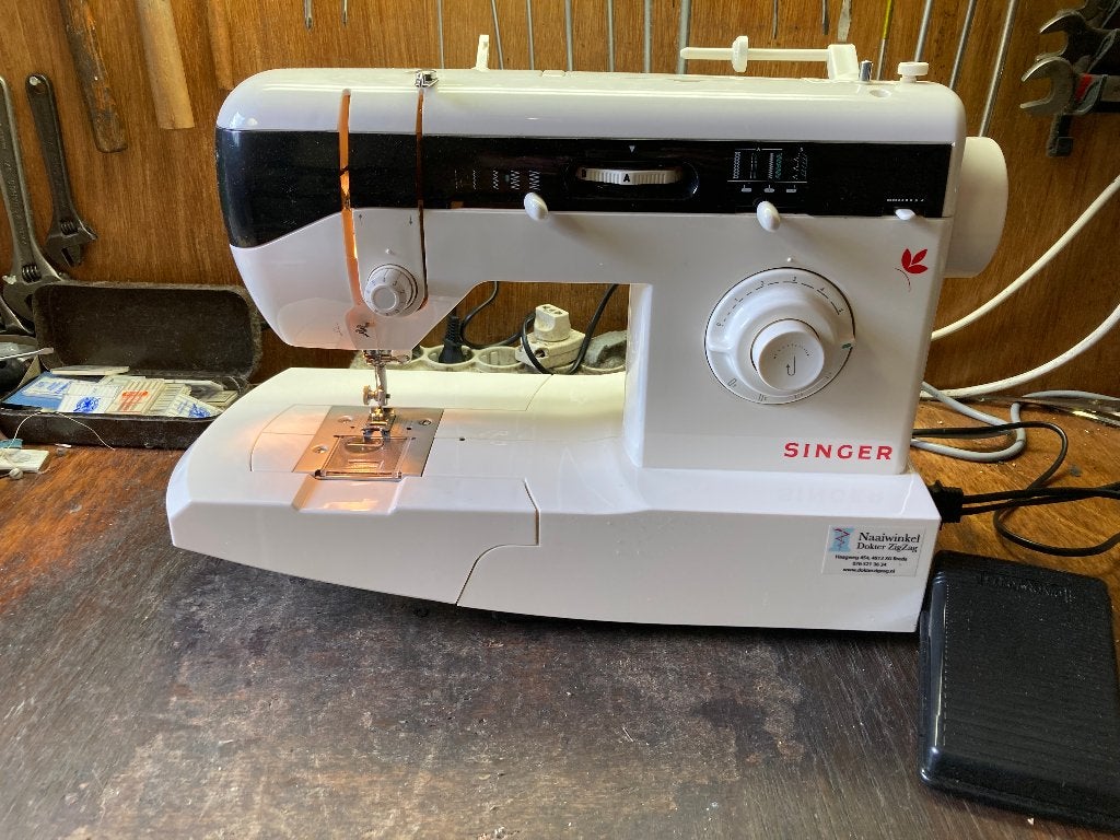 Singer 2718 - leuke machine om te starten!, Hobby & Loisirs créatifs, Machines à coudre & Accessoires, Enlèvement ou Envoi, Comme neuf