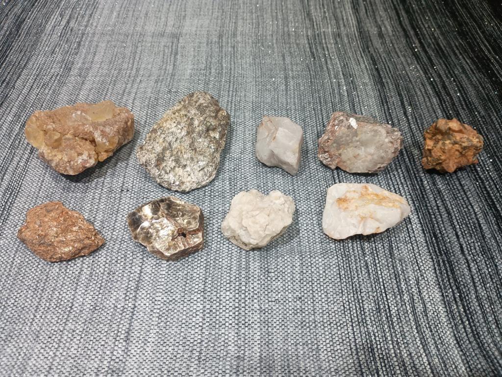 Kistje met trommelstenen, ruwe stenen, geodes, Ophalen