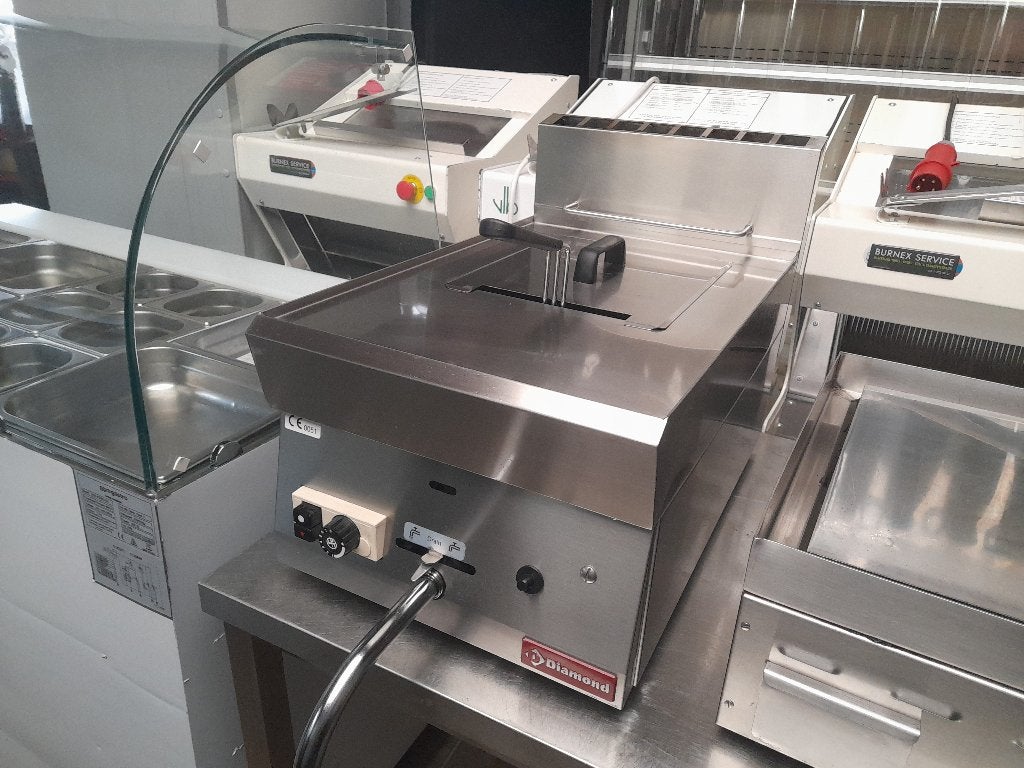 Taque 380v/friteuse gaz/comptoire frigo/saladiérre/table, Electroménager, Gaz, Comme neuf, Enlèvement, 3 zones de cuisson ou moins