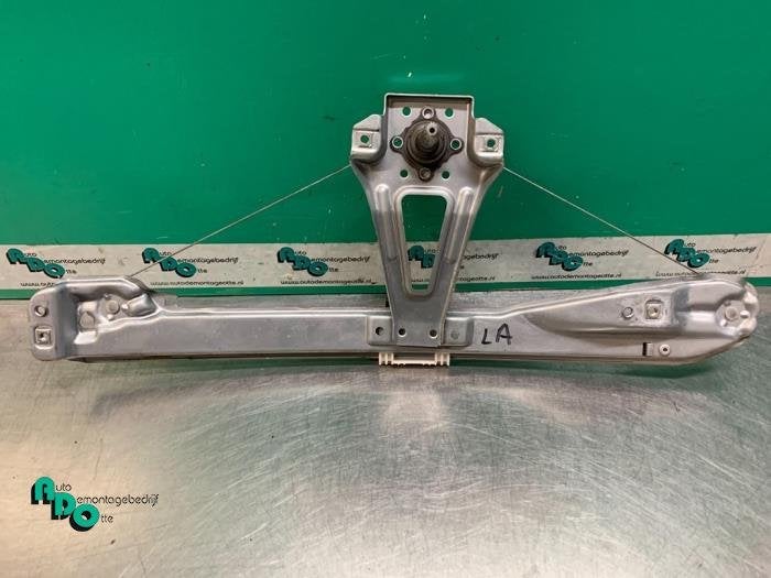 Mécanique vitre 4portes arrière gauche d'un Renault Clio (, Renault, -, 3 mois de garantie, Utilisé
