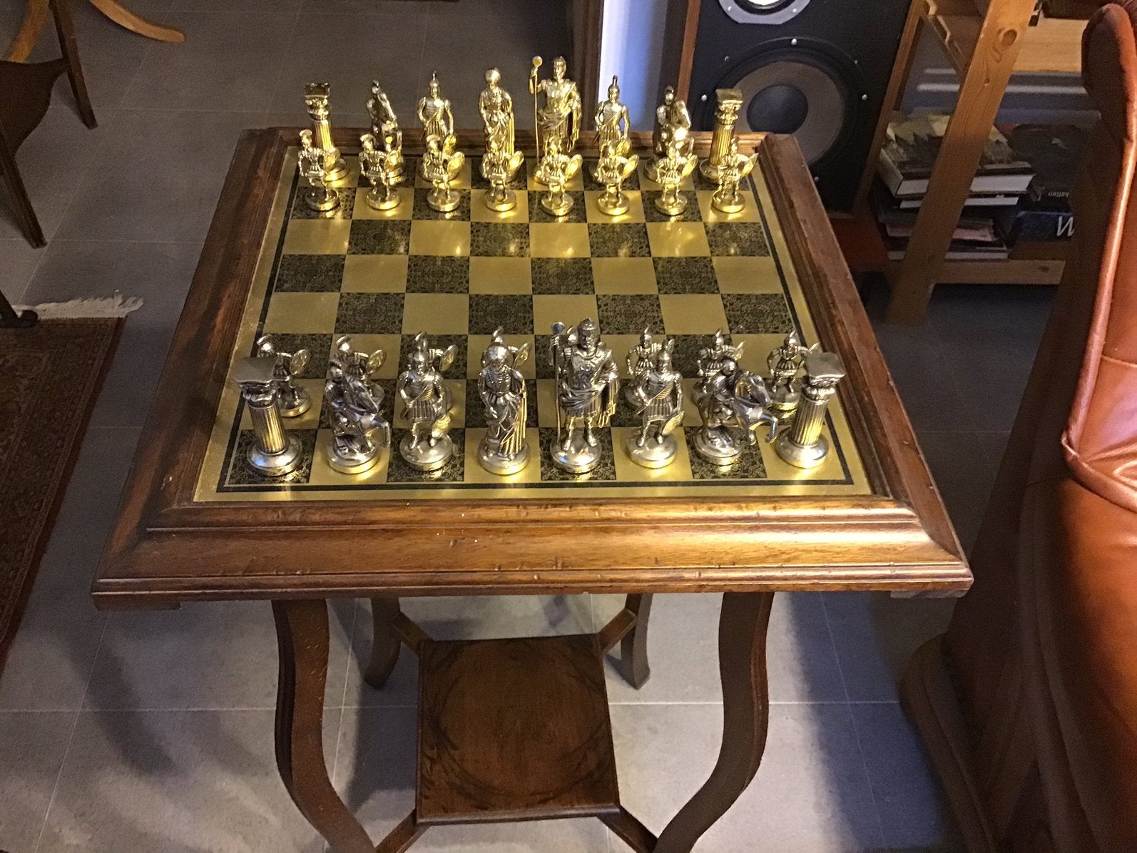 Unieke schaaktafel luxe bord en prachtige  metalen figuren., Ophalen