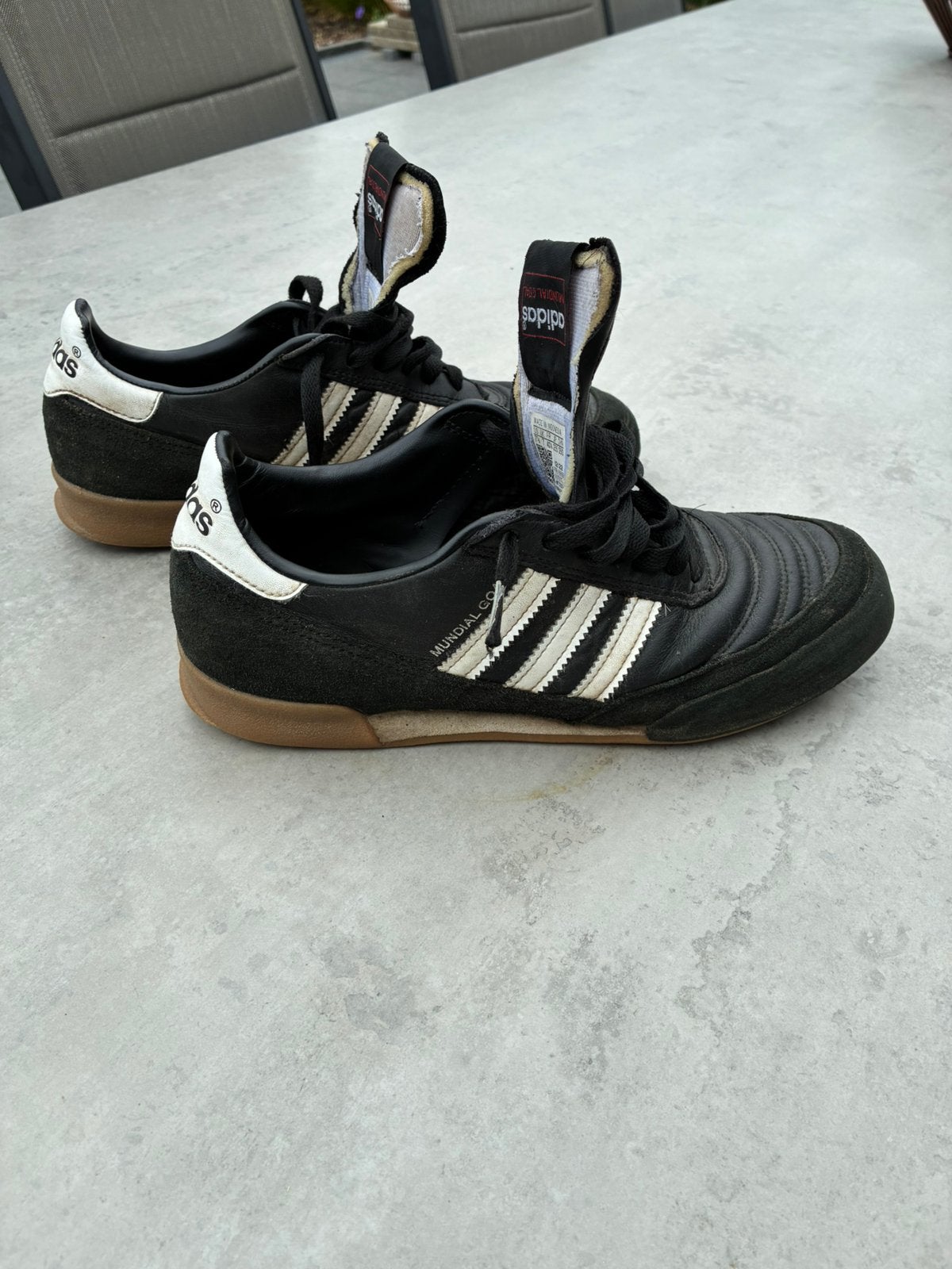 Adidas Mundial Goal (maat 40 2/3), Sport en Fitness, Voetbal, Ophalen of Verzenden, Gebruikt, Schoenen