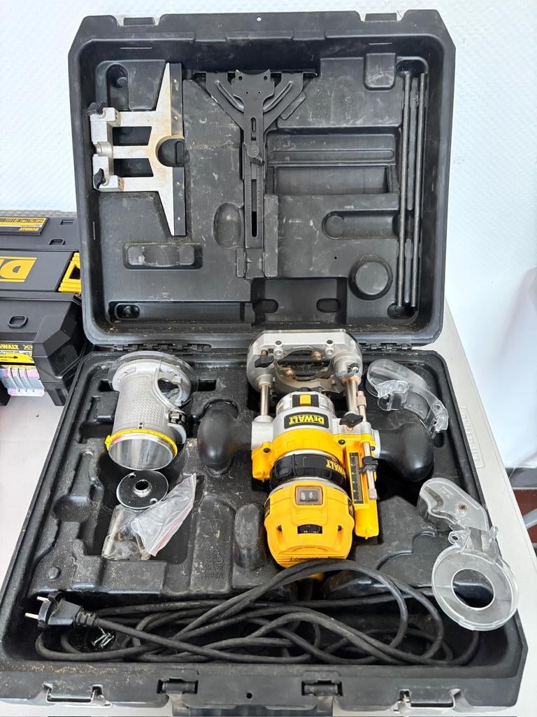 DeWalt bovenfrees en kantenfrees, Ophalen, Gebruikt, Bovenfrees