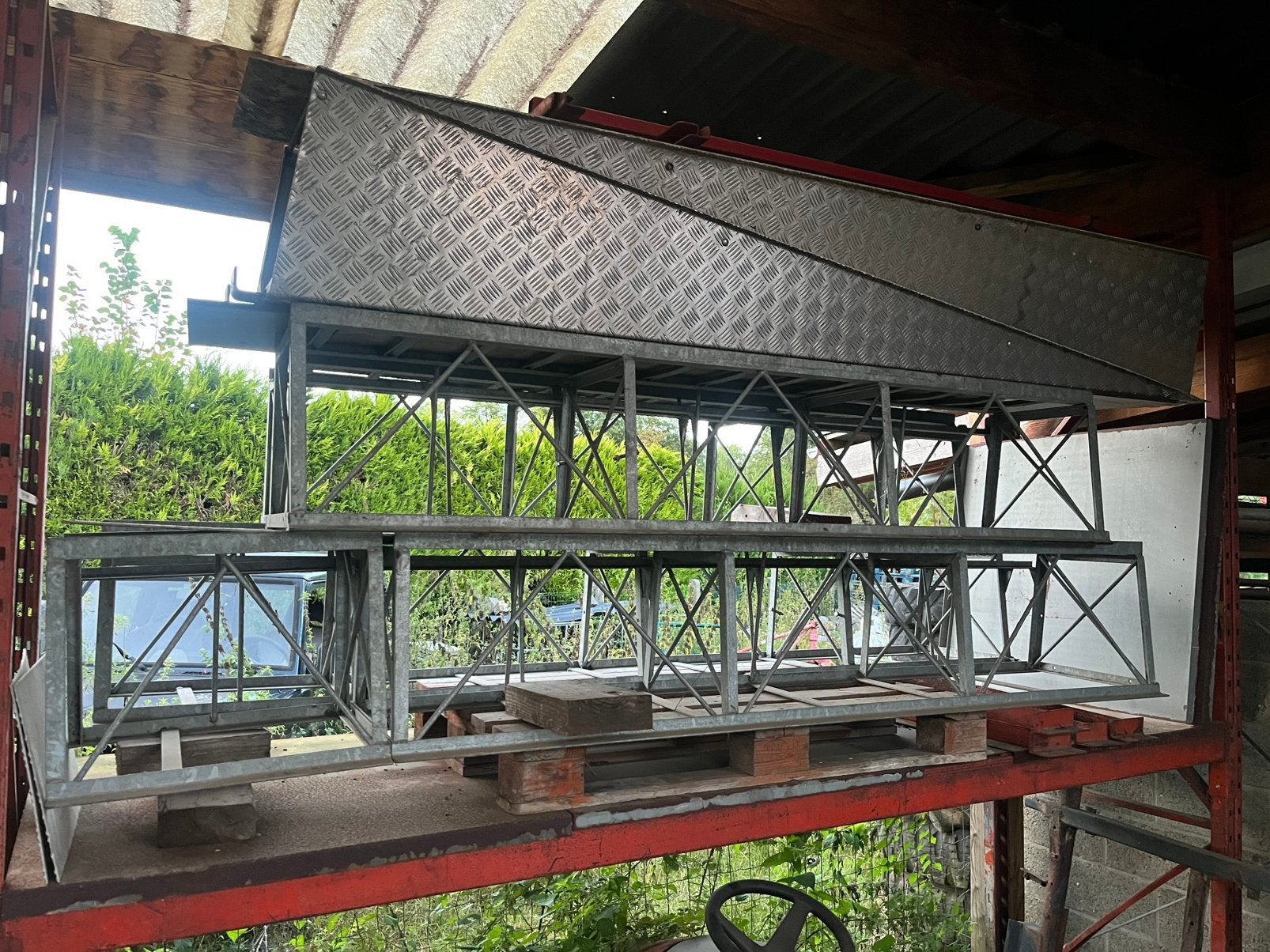 Auto oprijbrug, Ophalen