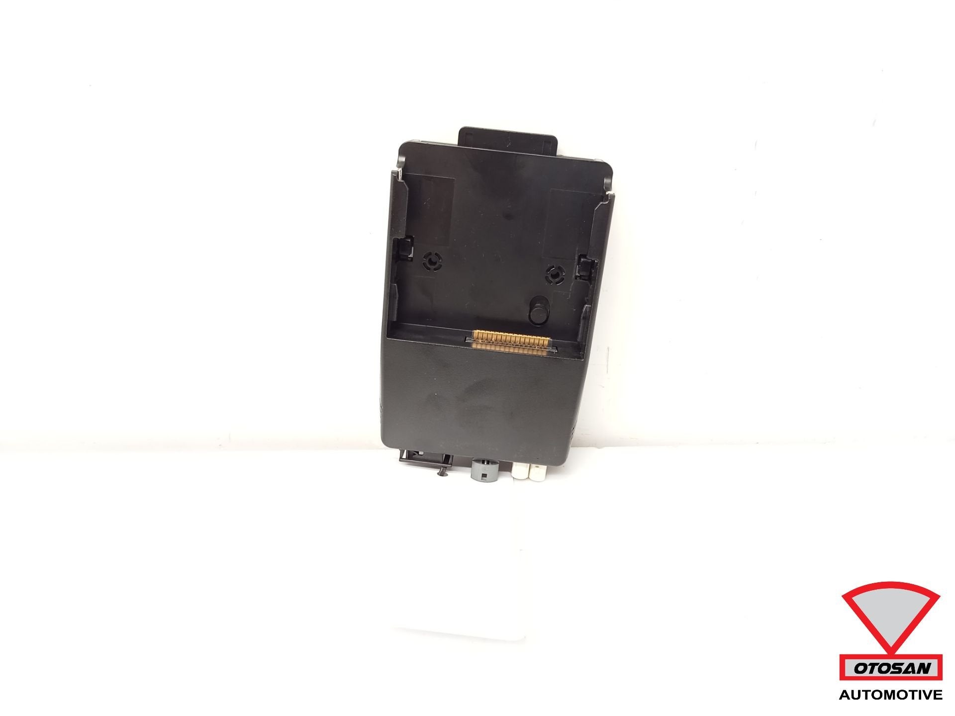 Mercedes C Klasse W204 Becker Module Houder A1728100011, Gebruikt, Mercedes-Benz AG, Mercedes-Benz, Mercedesstrasse 120
70372  Stuttgart, DE