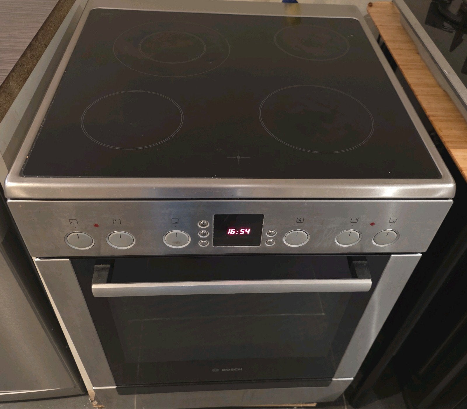 elektrisch kookfornuis Bosch, Electroménager, Cuisinières, 4 zones de cuisson, Enlèvement, Utilisé, Gril