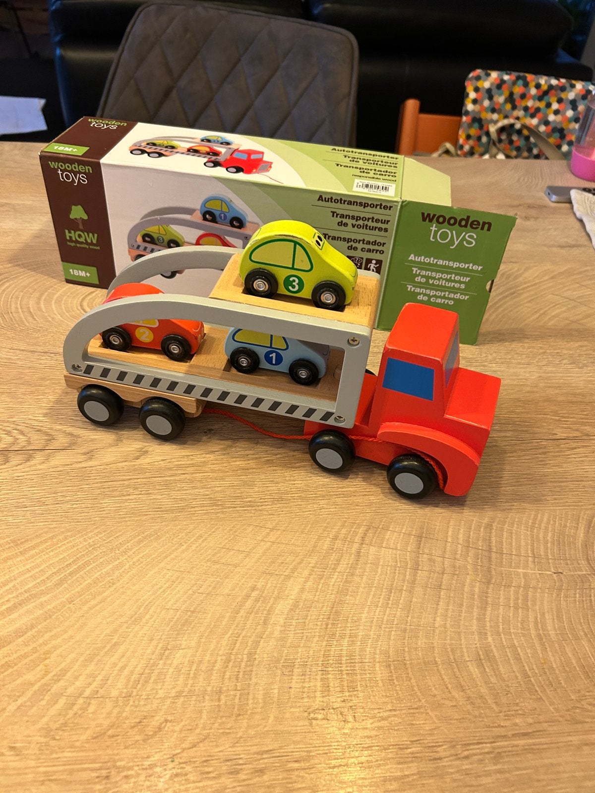 Houten speelgoed truck met auto’s, Ophalen, Zo goed als nieuw
