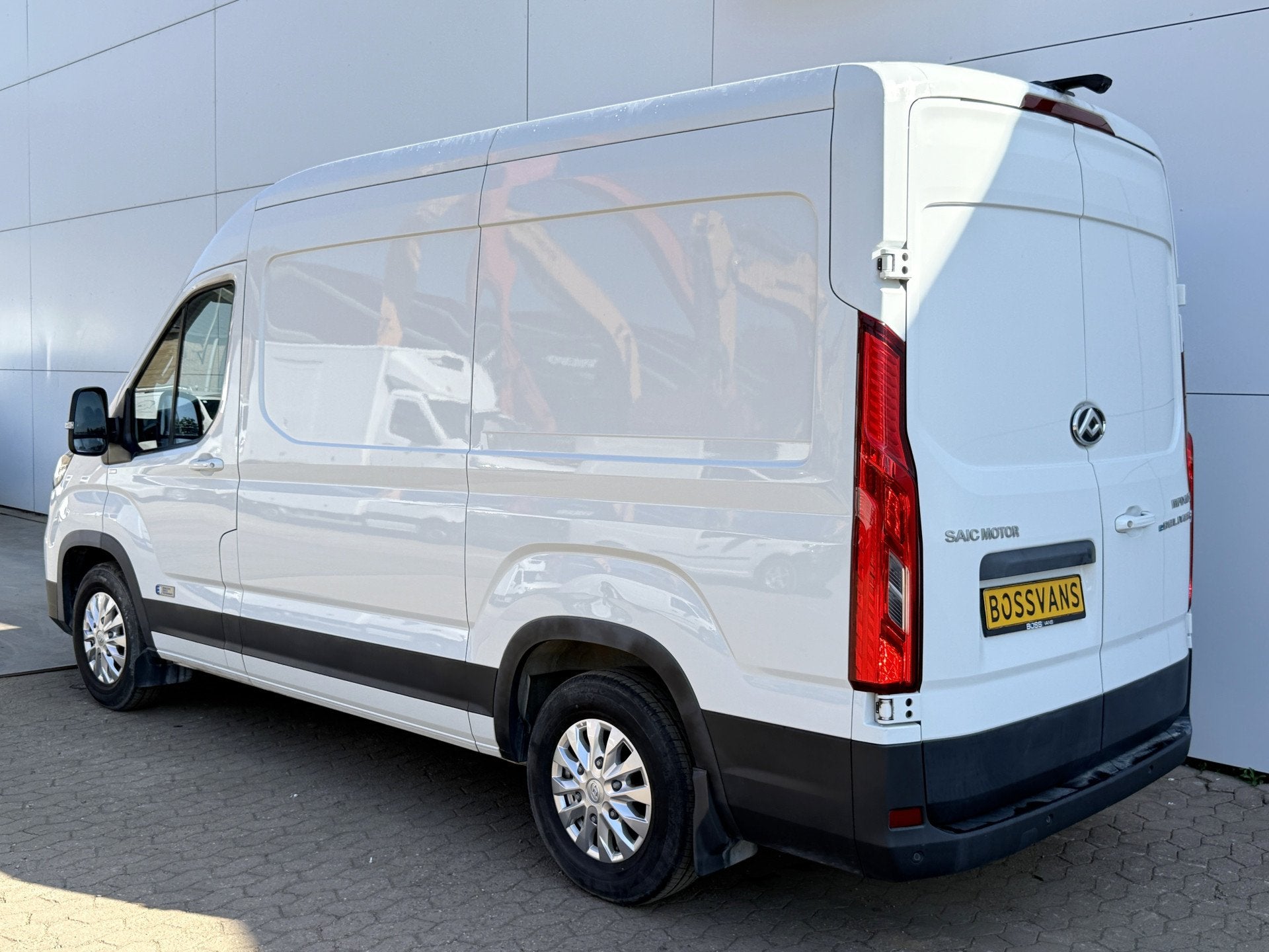 Maxus eDeliver 9 72 kWh 204PK L2H2 280km WLTP Snelladen LED, Auto's, Stof, Zwart, Maxus, 5 deurs