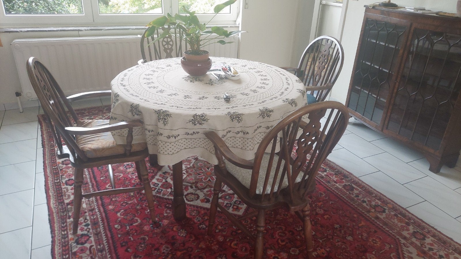 tables avec 6 chaises, Cinq personnes ou plus, Cerisier, Rond, 100 à 150 cm