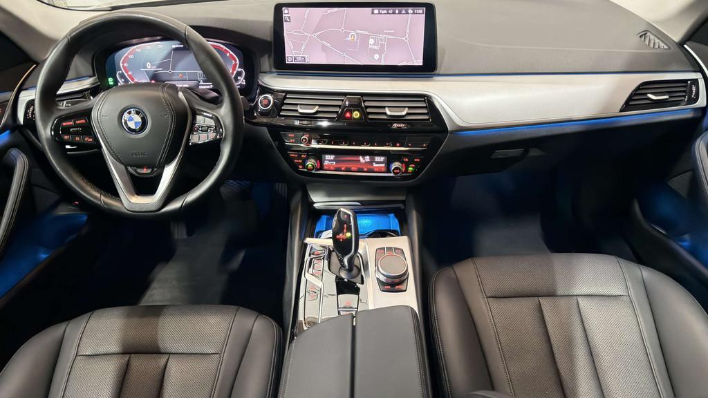 BMW 530 e Plug in Hybride Benzine Automaat Facelift, Autos, BMW, Cuir, Carnet d'entretien, Noir, 5 portes