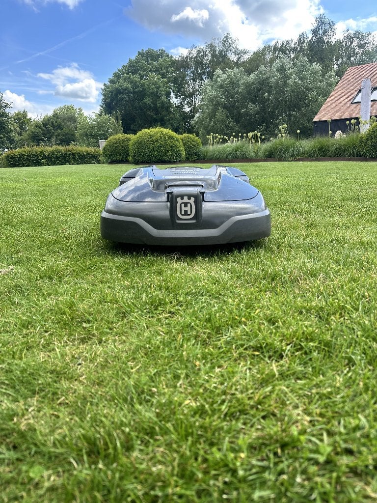 Robot Tondeuse Husquvarna 315, 20 à 25 cm, Avec capteur de pluie, Comme neuf, Enlèvement