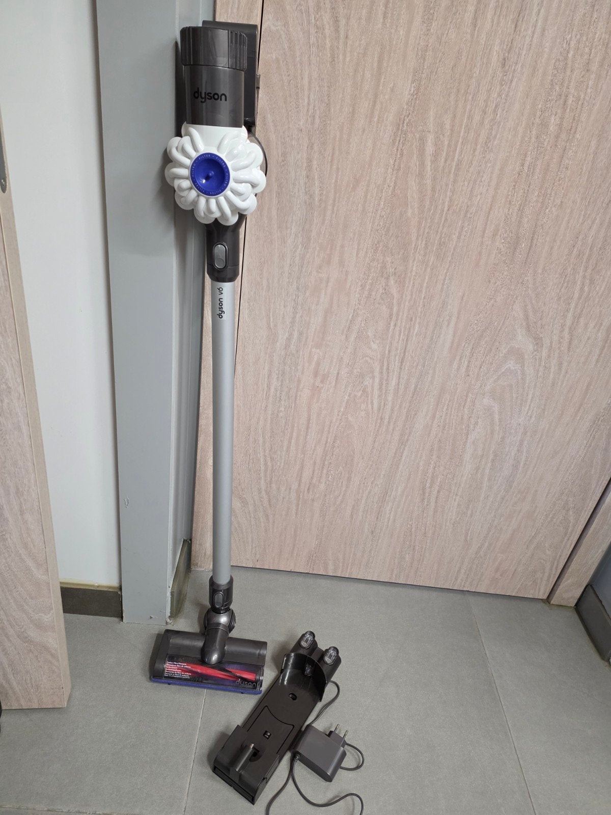 dyson V6, Electroménager, Enlèvement ou Envoi, Aspirateur balai, Dyson