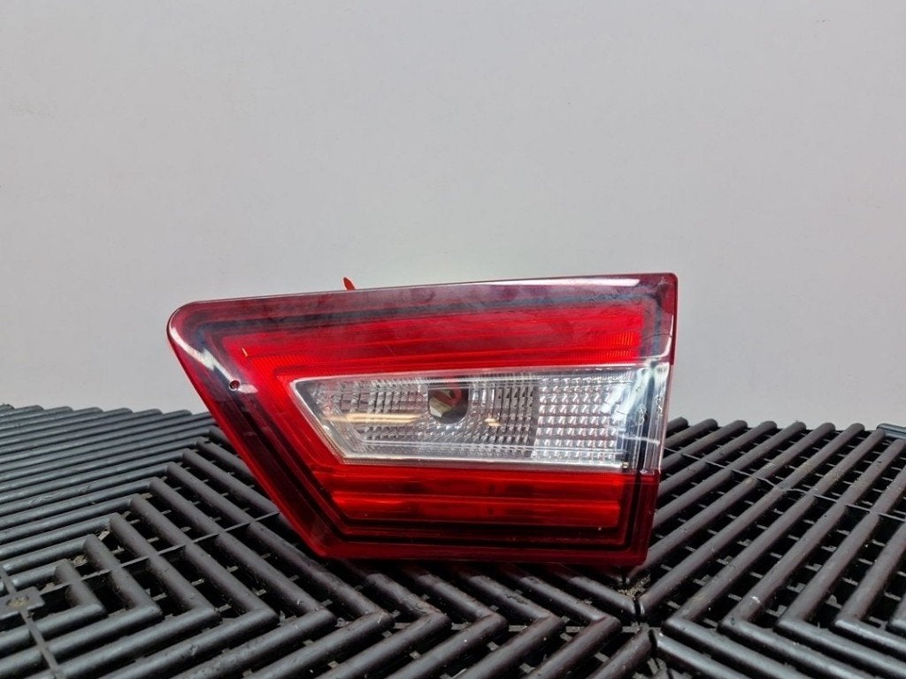 FEU ARRIÈRE DROIT Renault Clio IV (5R) (01-2012/08-2021), Autos : Pièces & Accessoires, Renault, Utilisé, Peter-Huppertz-Straße 5
51063  Köln, DE