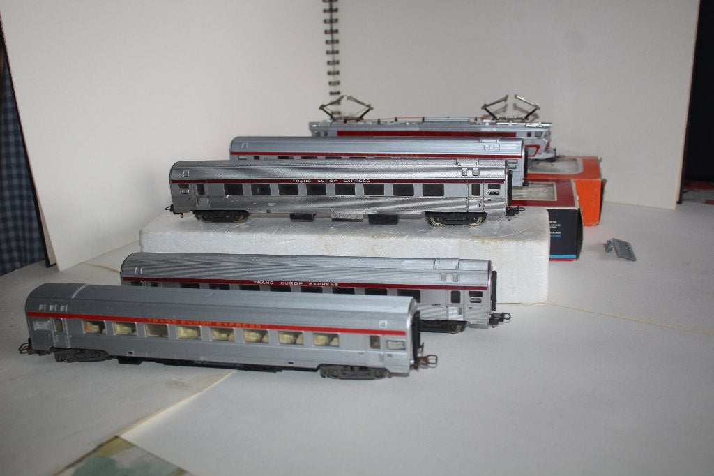 lima ho loco SNCF CC 40101 ref 208122 + 4 voitures TE, Hobby & Loisirs créatifs, Enlèvement ou Envoi, Locomotive, Lima, Courant continu