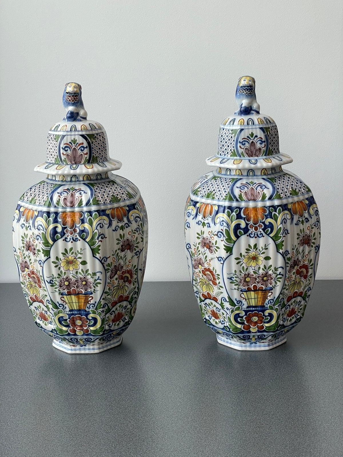 Set Boch Frères Keramis - vases et couvercles polychromes, Antiquités & Art, Enlèvement