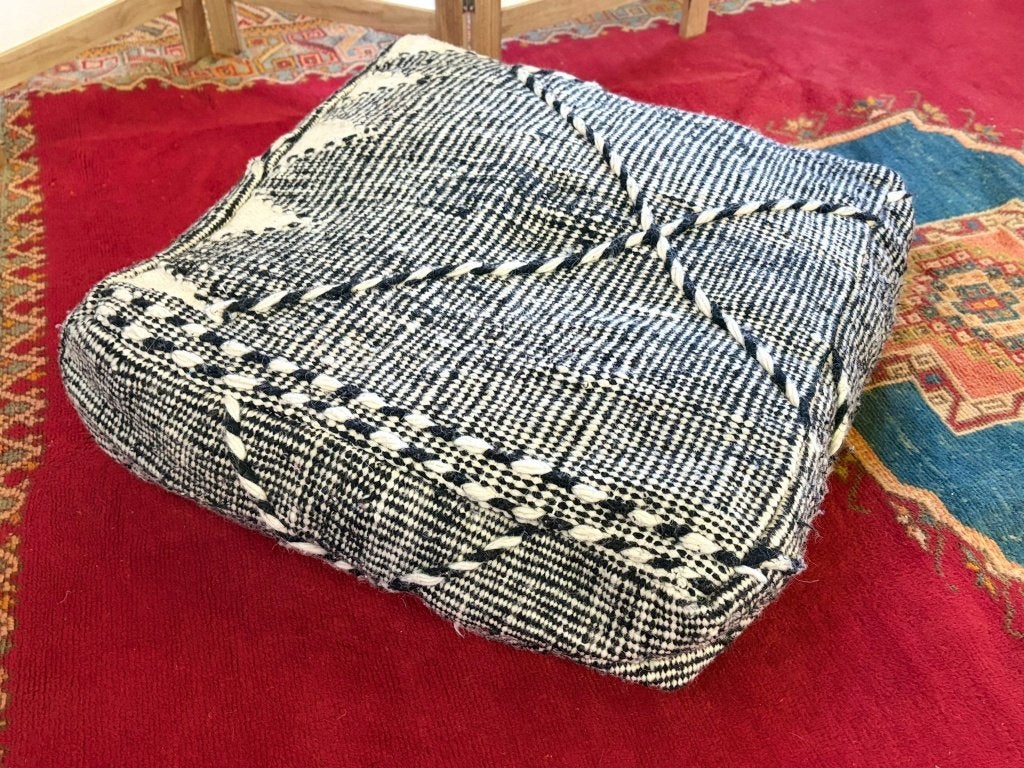 Handgewoven Kelim poef zwart wit, Nieuw, Ophalen of Verzenden, Stof, 50 tot 75 cm