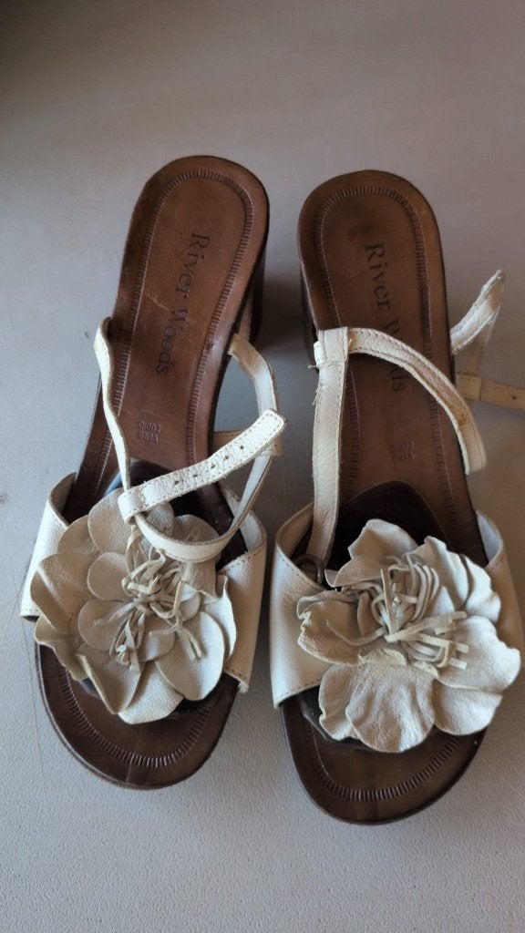witte sandalen van River Woods - 38 - 15€, Kleding | Dames, River Woods, Wit, Zo goed als nieuw, Sandalen of Muiltjes