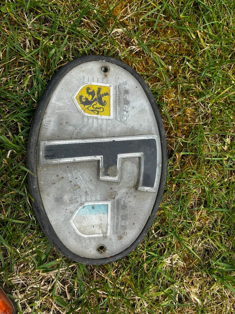 Badge de voiture ancienne, code de pays, voiture ancienne, Autos : Pièces & Accessoires, Commande, Pièces américaines, Pièces Oldtimer ou Ancêtre