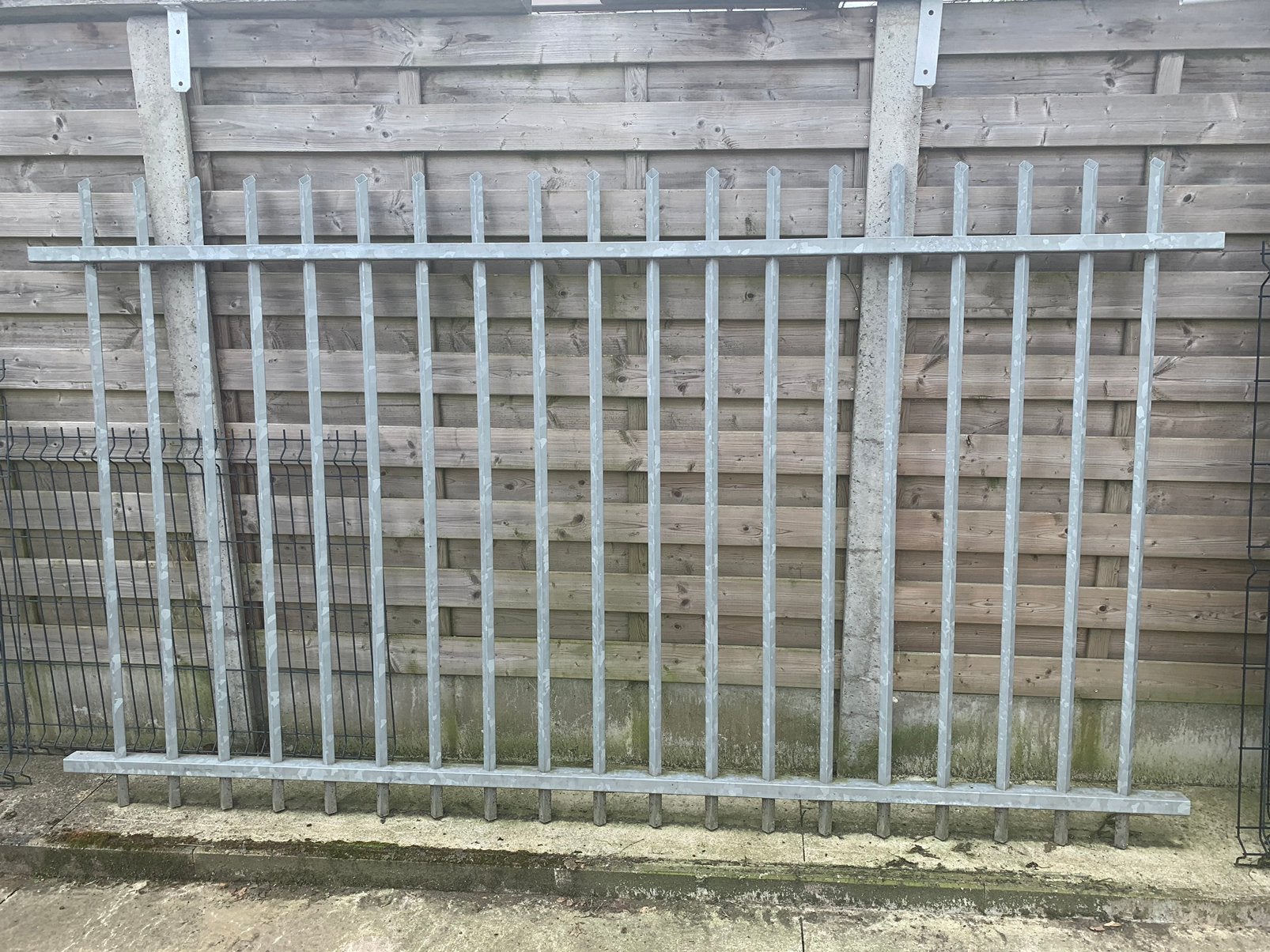 1 stuk spijlenhekwerk, Tuin en Terras, Ophalen, Zo goed als nieuw, Spijlenhekwerk