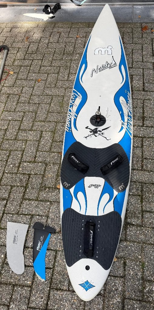 Complete windsurfset–Naish Board,  3x Zeil, Mast, 2x Giek, Avec rallonge de mât, Naish, Ensemble complet, Enlèvement