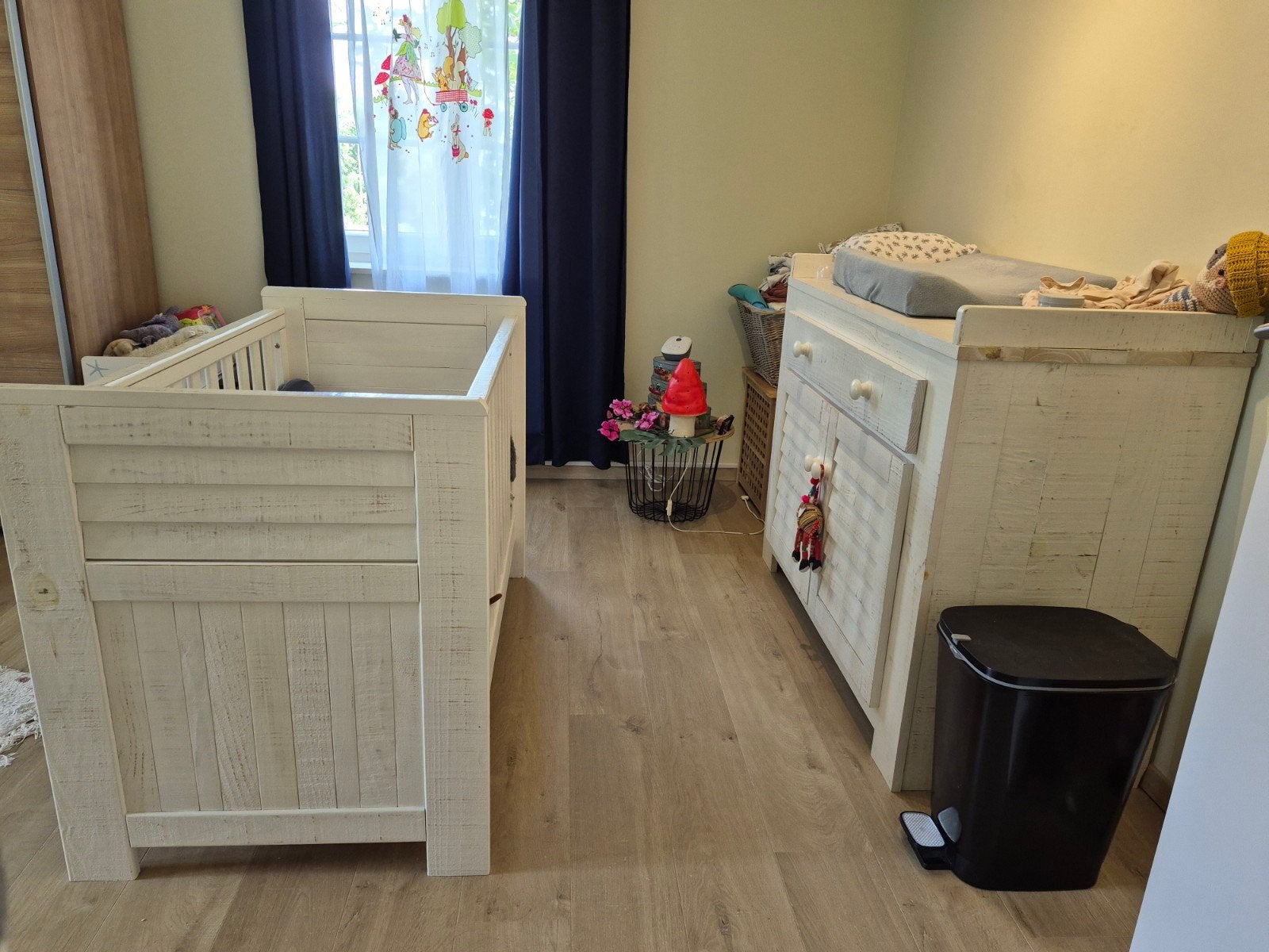 witte baby commode en bed - massief hout, Kinderen en Baby's, Ophalen, Gebruikt, Jongetje of Meisje