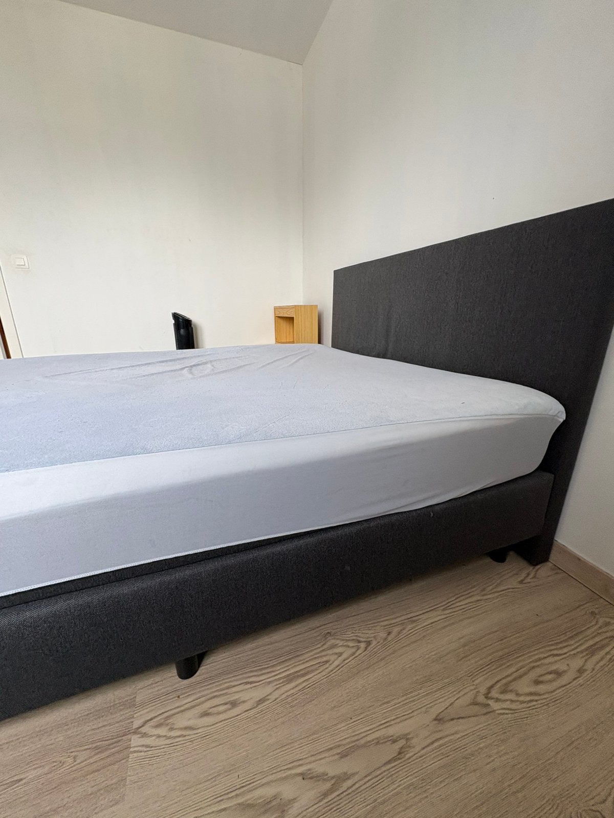 Sommier + surmatelas + couvre-lit, Maison & Meubles, Chambre à coucher | Lits boxsprings, Comme neuf, Enlèvement, 200 cm, Deux personnes