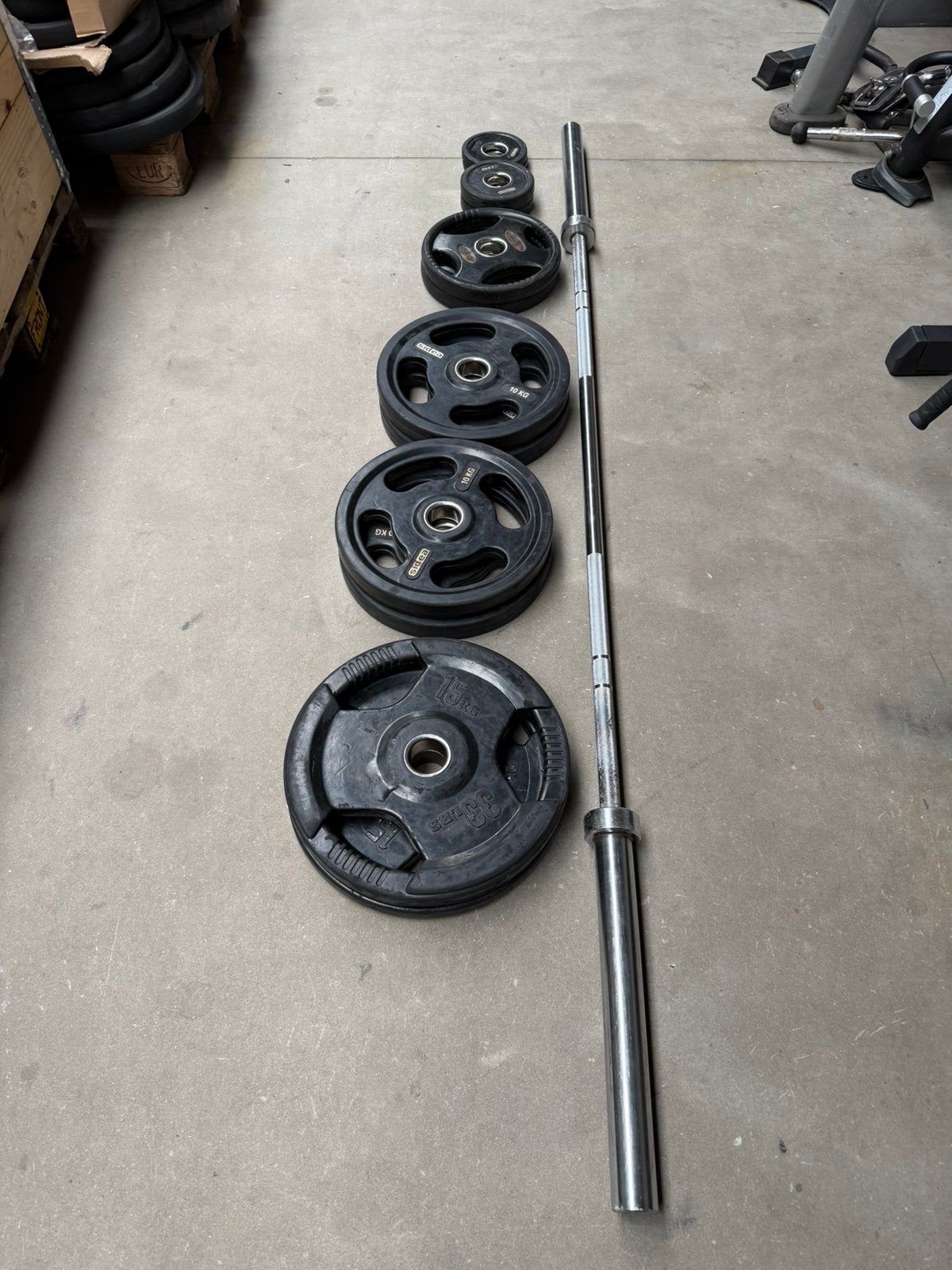 87,5kg Rubberen Gewichten + Olympische Barbell 220cm ,20kg, Ophalen, Gebruikt, Halterschijven