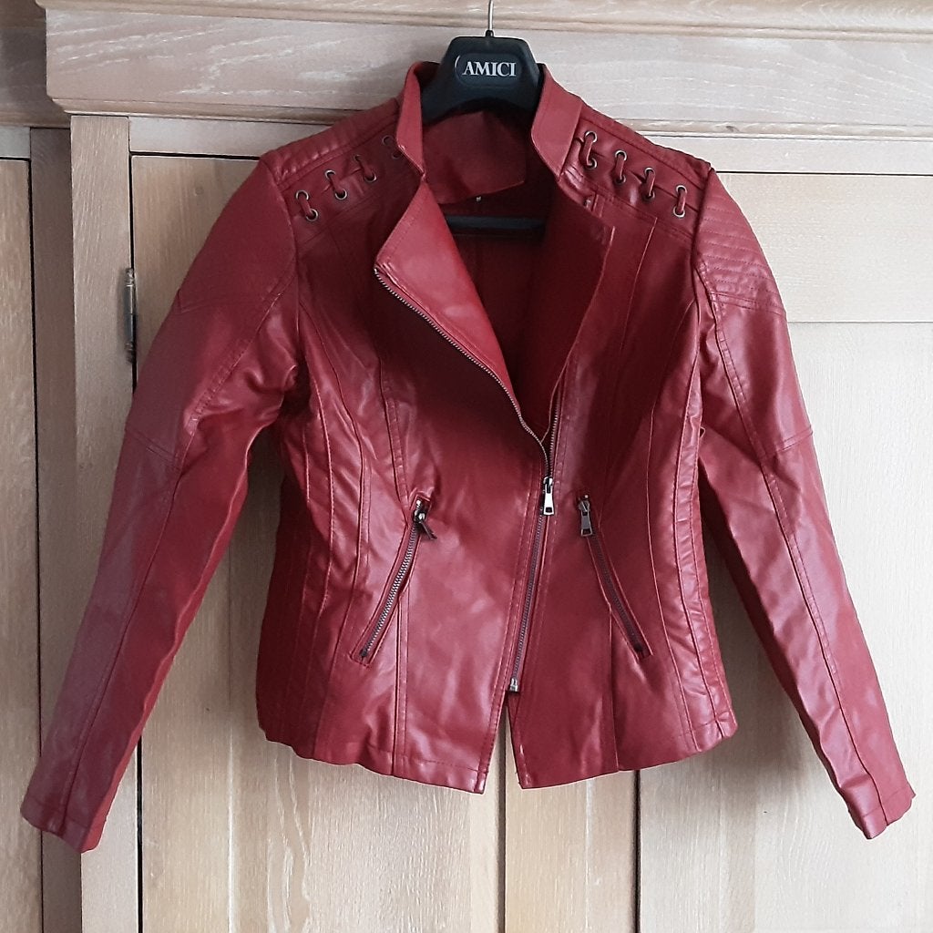 SPLINTERNIEUW mooie bordeaux lederlook jas S/M, Enlèvement ou Envoi, Neuf, Taille 38/40 (M)
