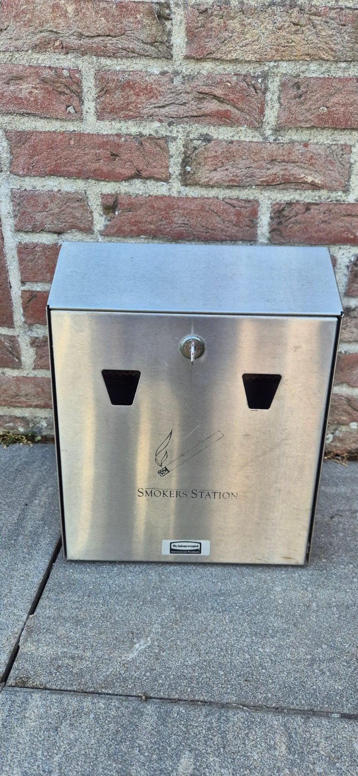 Sigarettenvuilbak Rubbermaid muur, Tuin en Terras, Ophalen