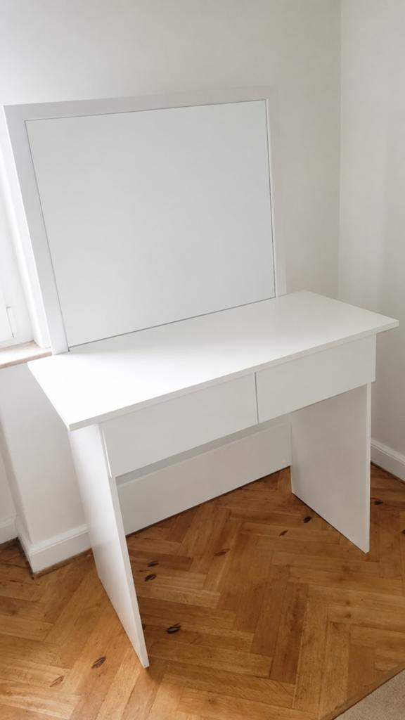 Make-up tafel voor slaapkamer
Coiffeuse pour chambre a couch
