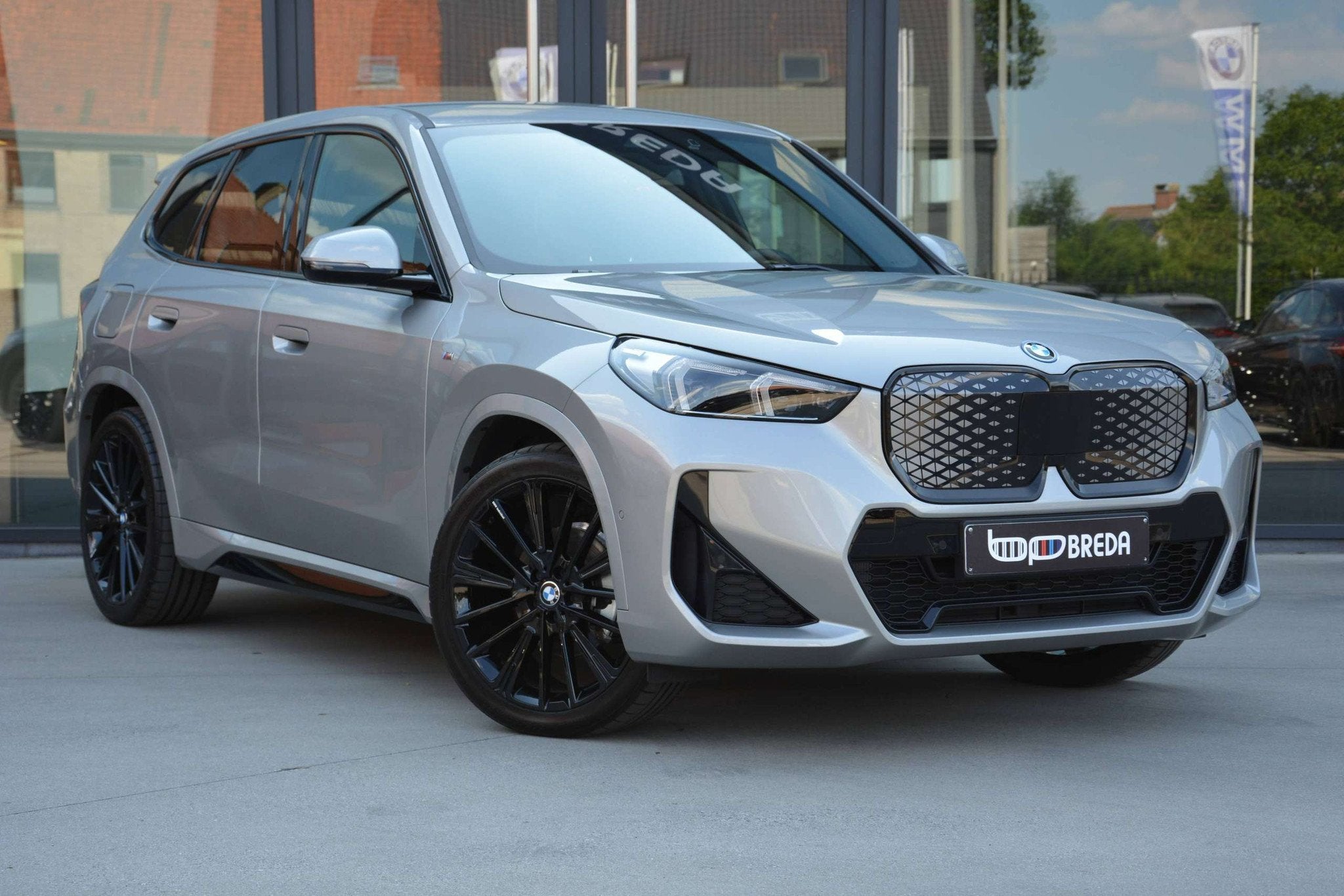 BMW iX1 eDrive20 M-Sport/Cam/Keyless (bj 2024, automaat), Auto's, BMW, Gebruikt, Zwart, Alcantara, 5 zetels