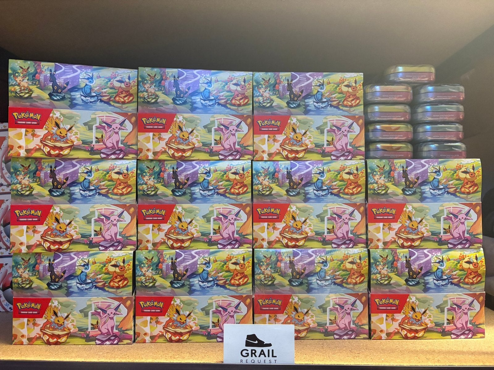 Pokemon Prismatic evolutions mini tin, Hobby & Loisirs créatifs, Jeux de cartes à collectionner | Pokémon, Comme neuf, Enlèvement ou Envoi