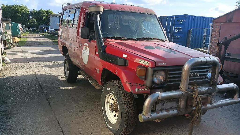 Toyota land-cruiser PZJ75 trooper bush taxi, voor opmaak., Autos, Toyota, Particulier, Landcruiser, 4x4, Toit ouvrant, Attache-remorque