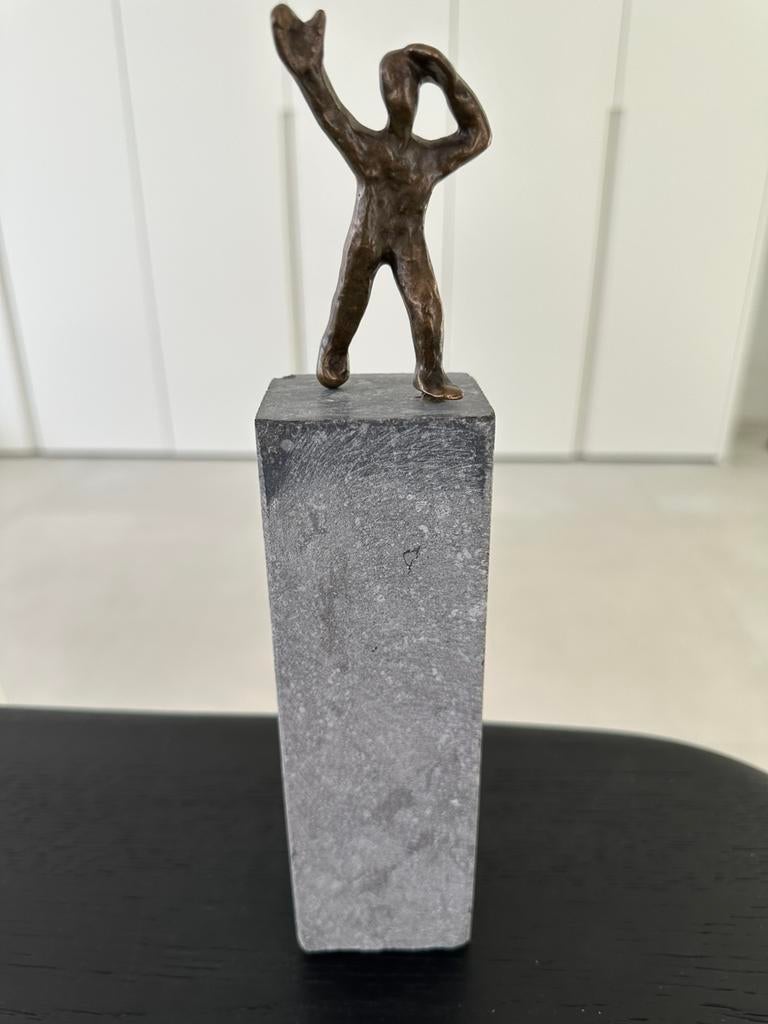 Bronzen beeldje op arduin, Ophalen of Verzenden