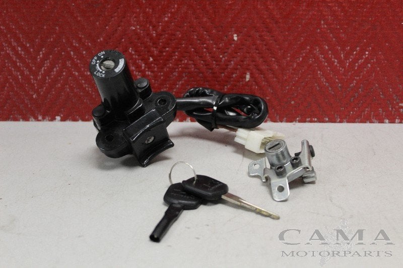 ENSEMBLE DE VERROU ET CYLINDRE DE PORTES Kawasaki, Dhr. S. di Majo, Utilisé, Info@cama-motorparts.nl, P.J. Troelstraweg 8 8
3144 CX  MAASSLUIS, NL