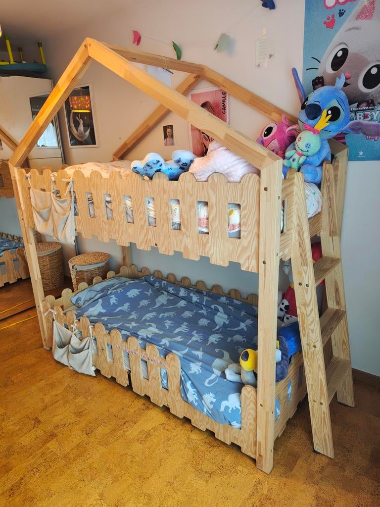 Lit superposé en bois en forme de maison - très bon état, Enfants & Bébés, Chambre d'enfant | Lits superposés & Lits mezzanines