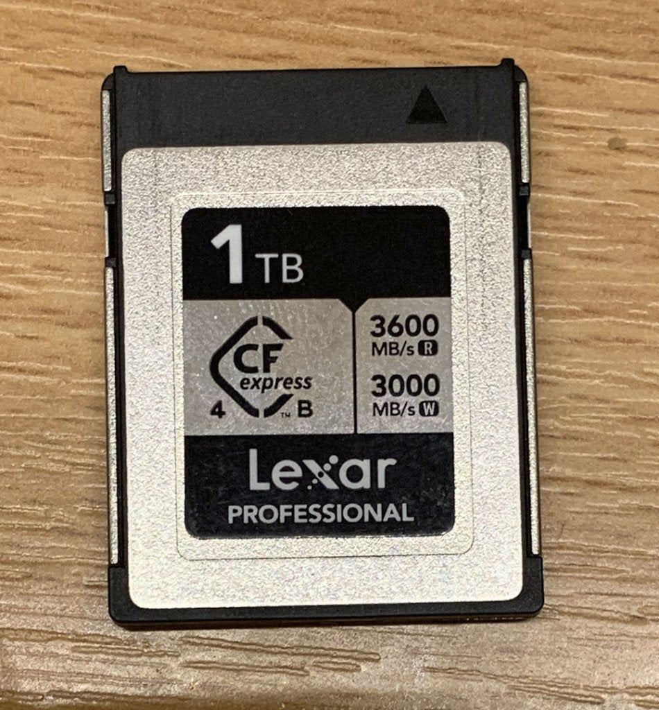 Carte CF express type B 4.0 Lexar 1 TB + lecteur, état neuf, TV, Hi-fi & Vidéo, CFexpress Type B, Enlèvement ou Envoi, Lexar, 1 TB ou plus