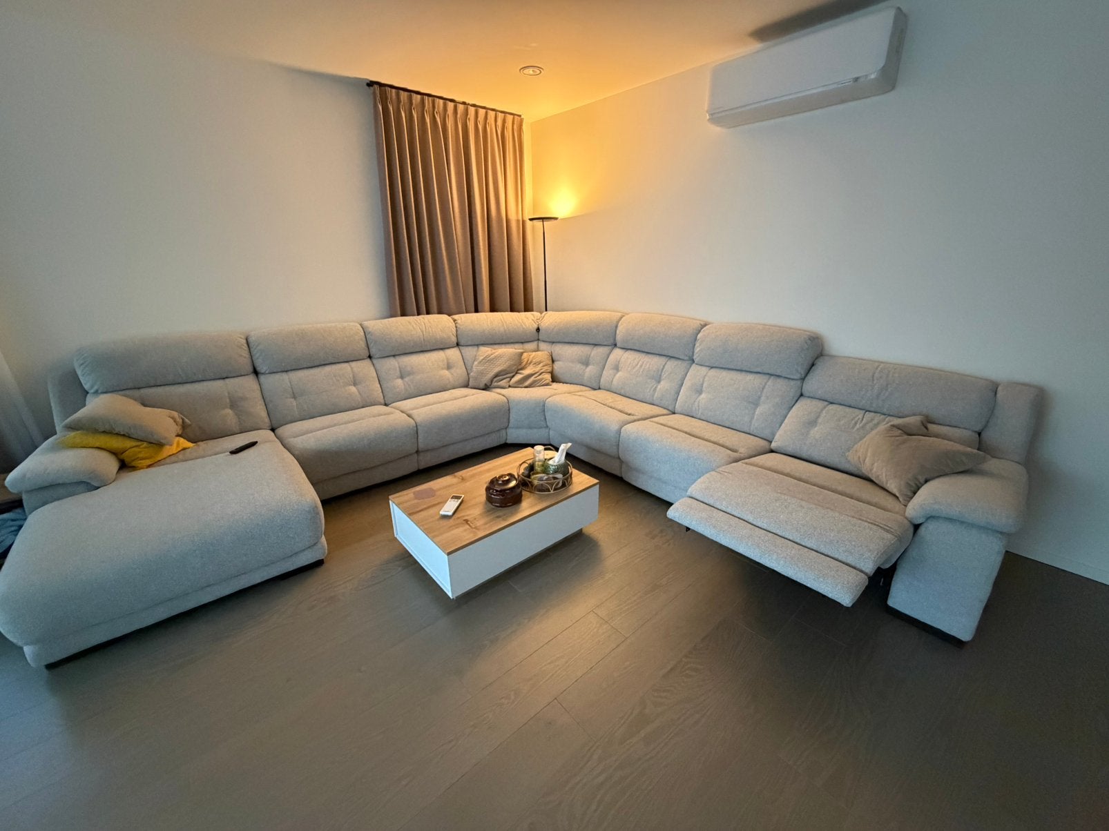 Hoeksalon met eleltrische lounge, Huis en Inrichting, Zetels | Complete zithoeken, Ophalen, Zo goed als nieuw, Stof