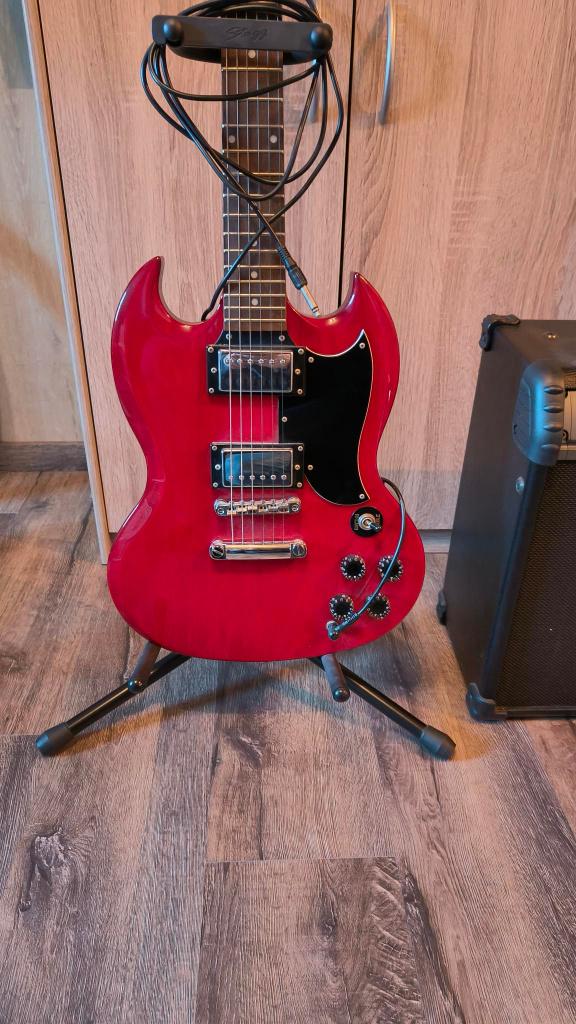 Elektrische gitaar en versterker voor de beginnende muzikant, Muziek en Instrumenten, Ophalen, Zo goed als nieuw, Met versterker