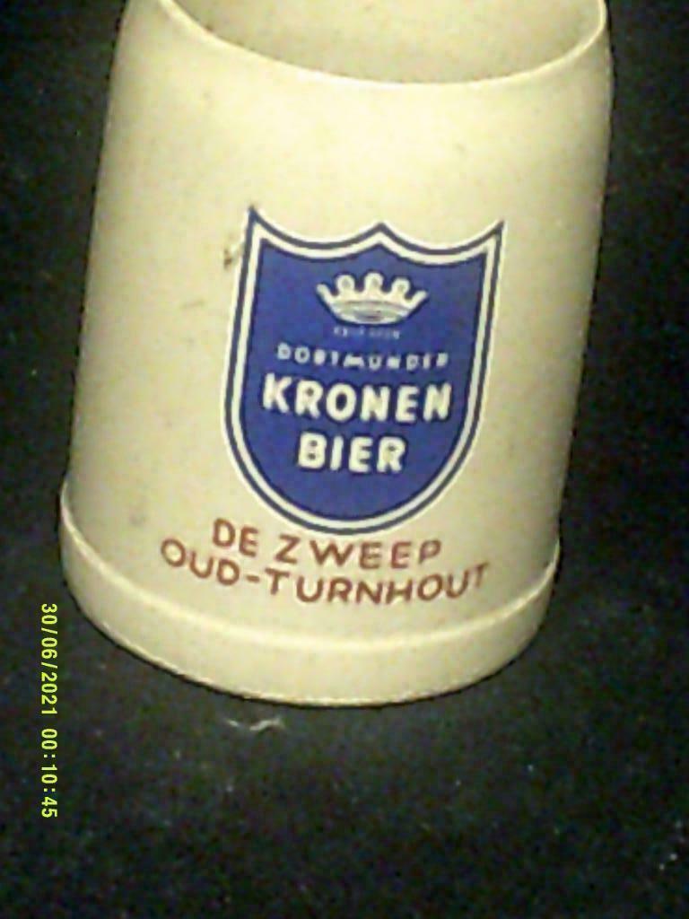 Bierkroes.Dortmunder Kronen Bier.De Zweep.Oud-Turnhout.D 143, Enlèvement ou Envoi, Utilisé, Chope(s), Autres marques