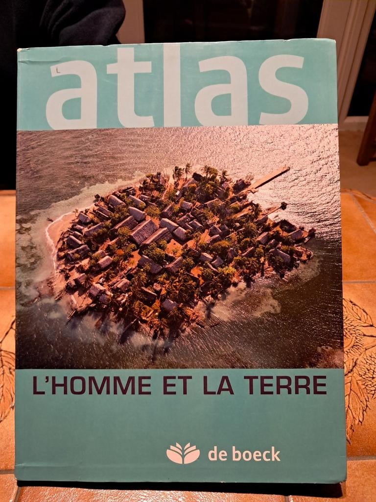 Atlas, mens en aarde - De Boeck, Boeken, Atlassen en Landkaarten, Zo goed als nieuw, Overige atlassen, Wereld, Ophalen of Verzenden